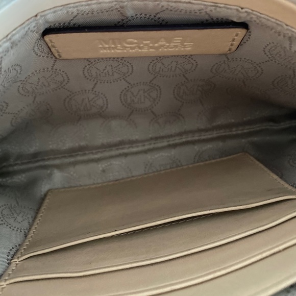 Michael kors mini purse - Picture 2 of 3